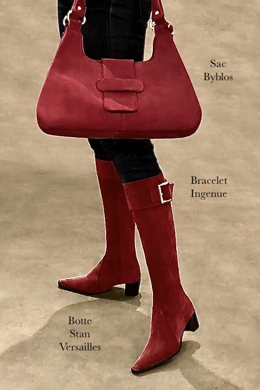 French elegance and refinement for these burgundy red feminine knee-high boots, 
                available in many subtle leather and colour combinations. Record your foot and leg measurements.
We will adjust this pretty boot with zip to your measurements in height and width.
You can customise your boots with your own materials, colours and heels on the 'My Favourites' page.
To style your boots, accessories are available from the boots page. 
                Made to measure. Especially suited to thin or thick calves.
                Matching clutches for parties, ceremonies and weddings.   
                You can customize these knee-high boots to perfectly match your tastes or needs, and have a unique model.  
                Choice of leathers, colours, knots and heels. 
                Wide range of materials and shades carefully chosen.  
                Rich collection of flat, low, mid and high heels.  
                Small and large shoe sizes - Florence KOOIJMAN